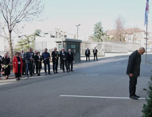 Bivši članovi Vlade Zorana Đinđića položili venac na mestu atentata